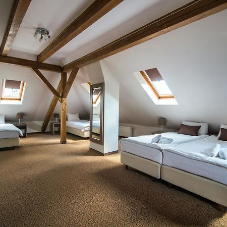 Hotel Bialy Domek Wałcz 外观 照片