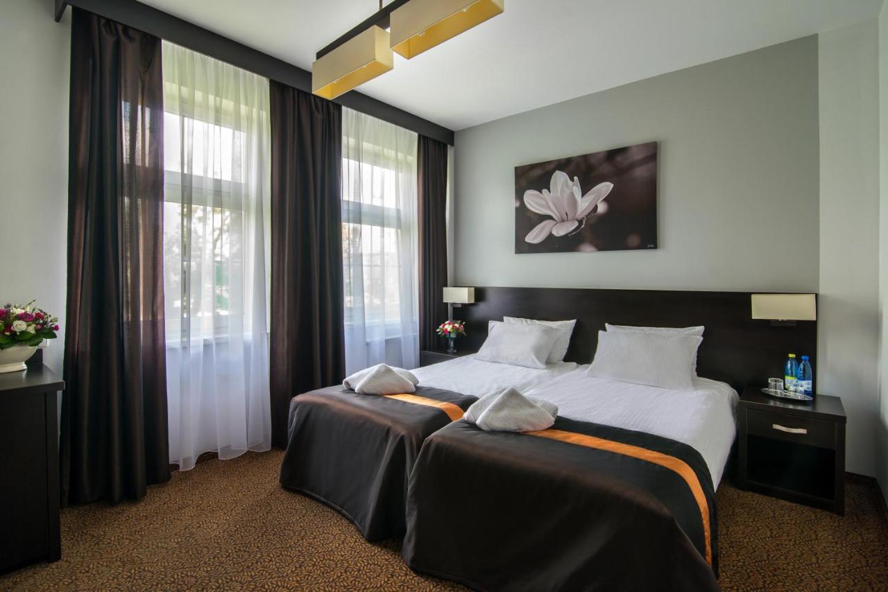 Hotel Bialy Domek Wałcz 外观 照片