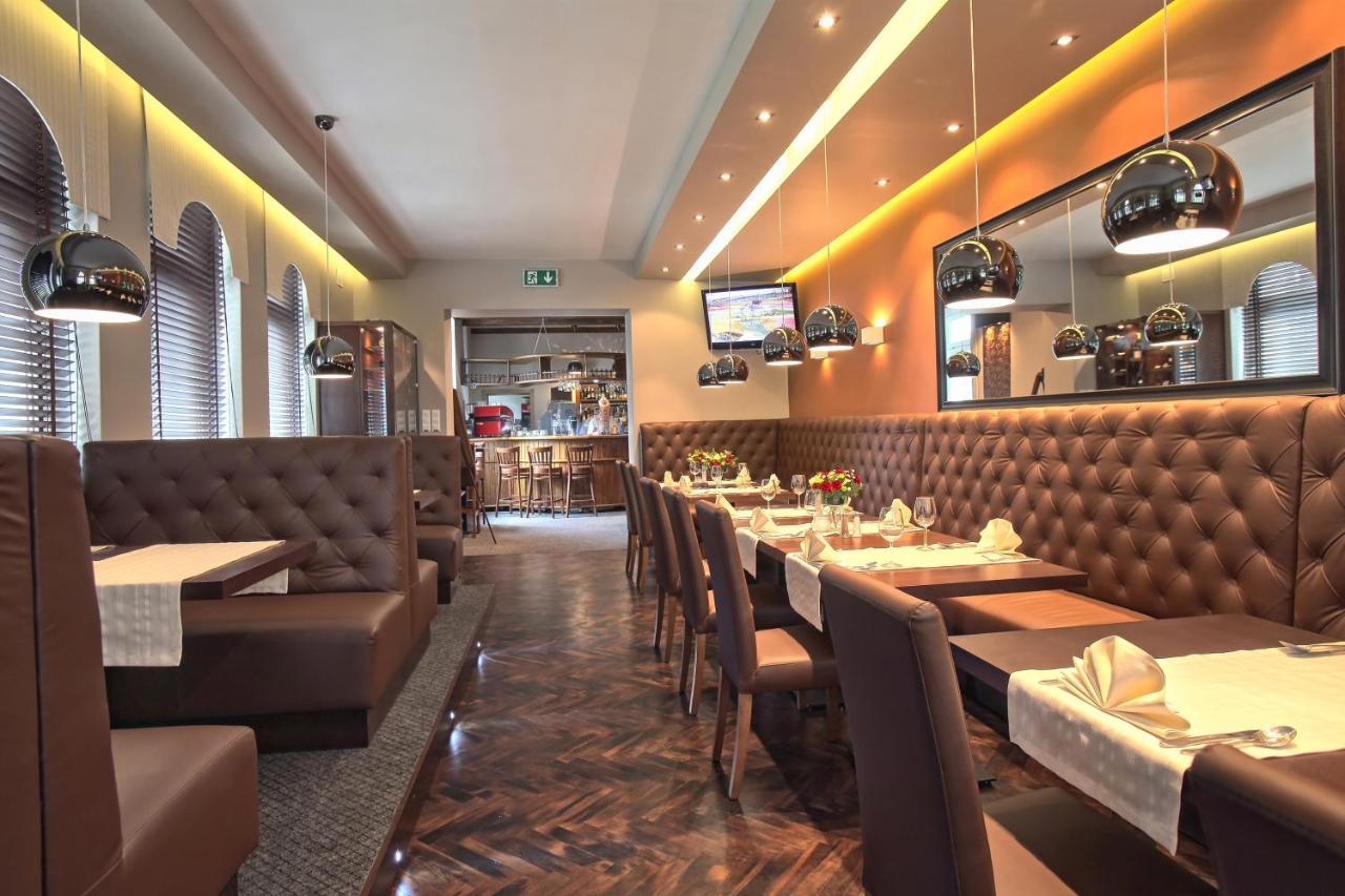 Hotel Bialy Domek Wałcz 外观 照片